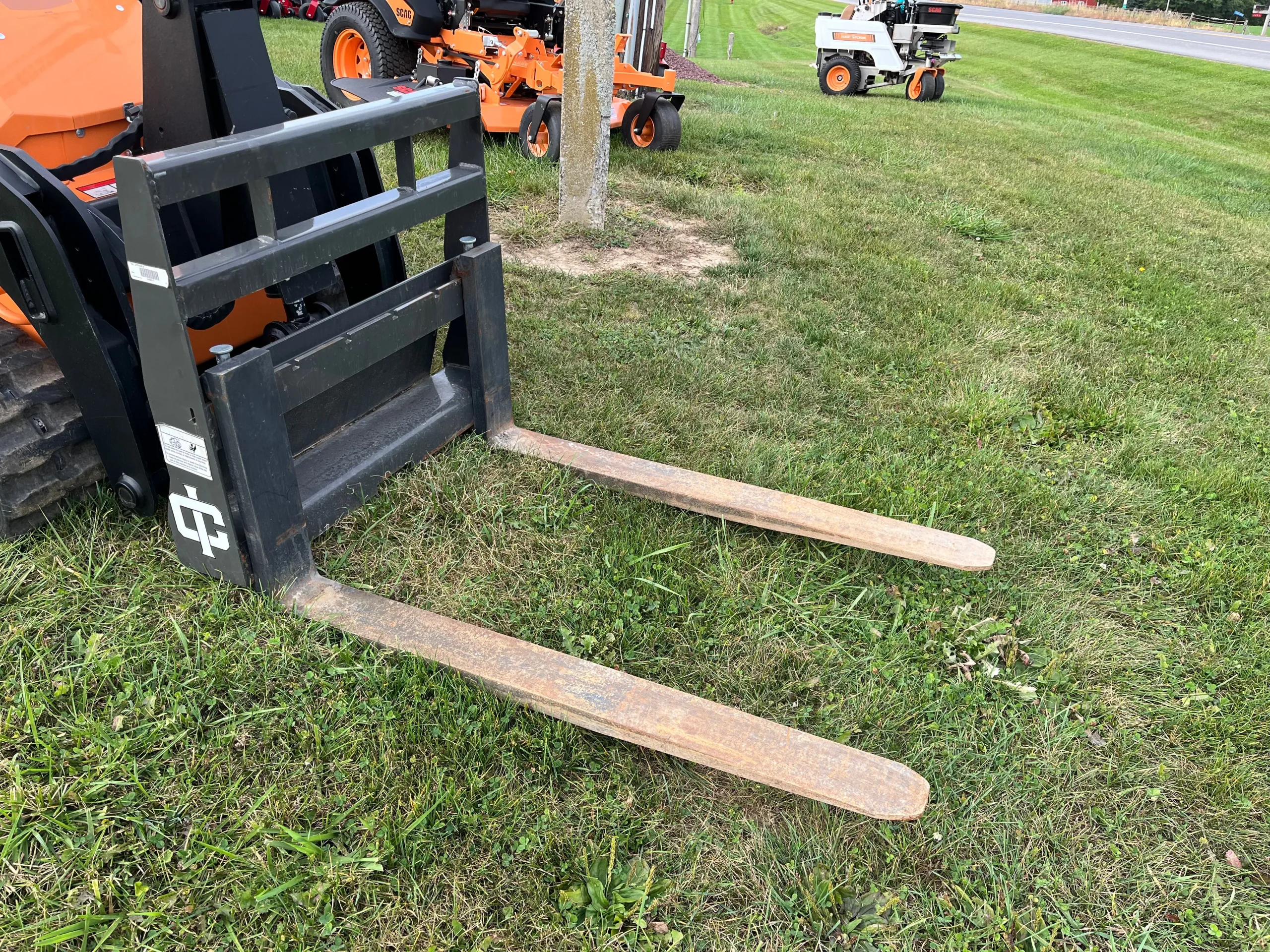 PALLET FORKS, 42 FOR DINGO